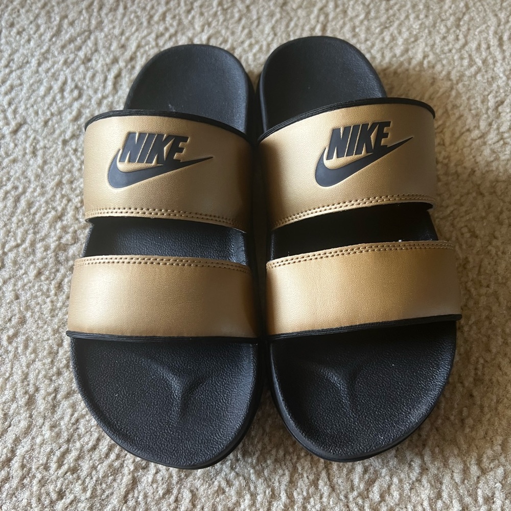 Nike - Picture 3 of 3